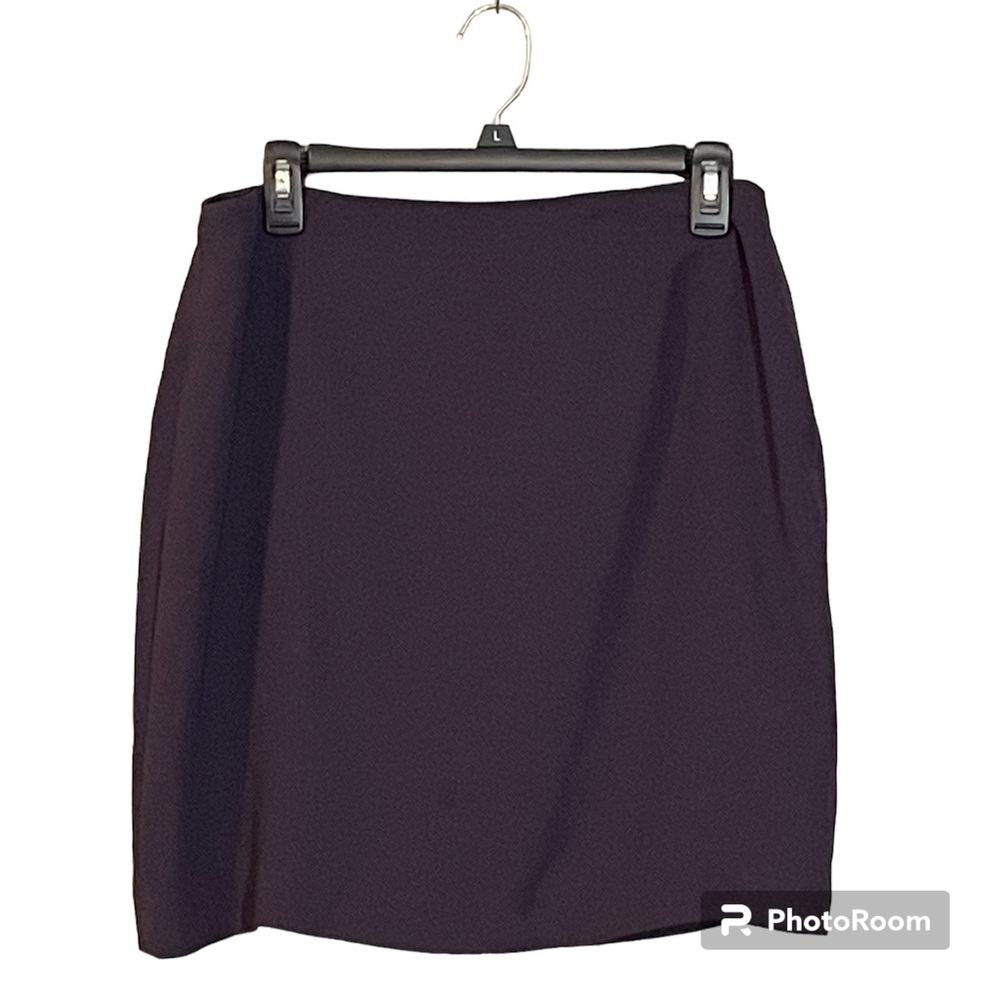Casual Corner Annex Petite plum colored, mini pencil skirt. Women’s size 12.